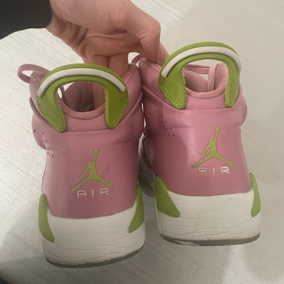 Jordan Sneakers - Picture 4 of 4